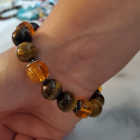 Tiger Eye God Of Wealth Stretch Bracelet - Picture 3 of 13